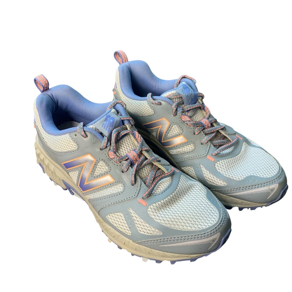 New Balance 4/2 V3 All Terrain Trail Running Shoes Women's Sneakers. Size 8